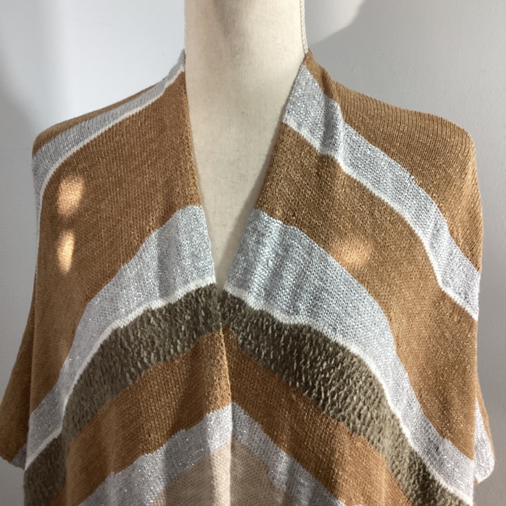 CHICO’S ONE SIZE KNIT PONCHO WRAP SHAWL MULTICOLOR NEUTRAL STRIPES LIGHTWEIGHT - Picture 3 of 11
